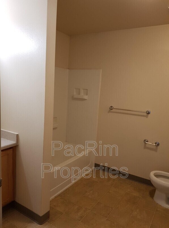 Building Photo - 1930 N Creekwood Park Cir