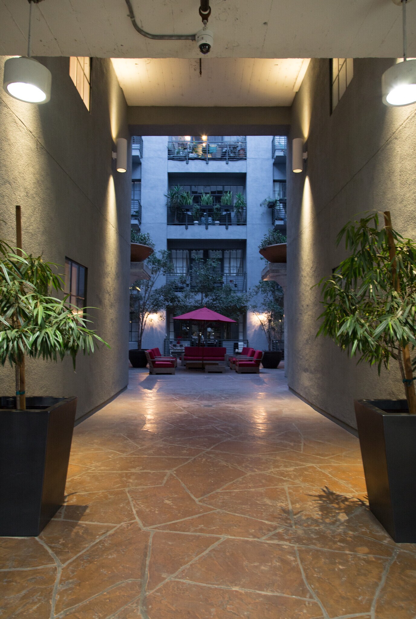 Building Photo - 420 S San Pedro St