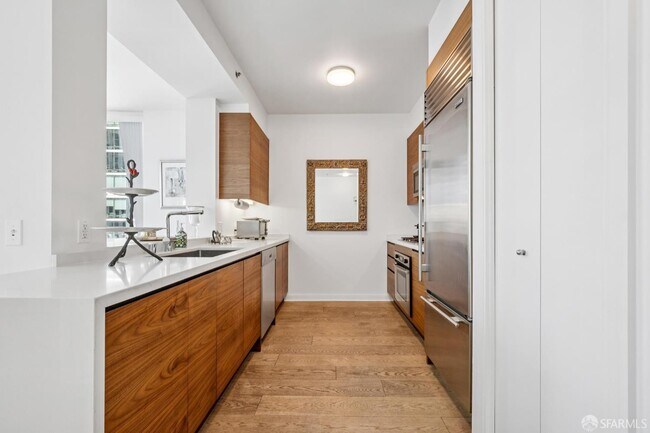 Building Photo - 425 1st St