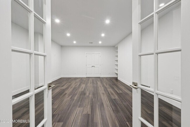 Building Photo - 2 Dogleg Ln