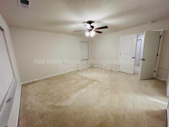 Building Photo - 9315 Grand Valley Dr