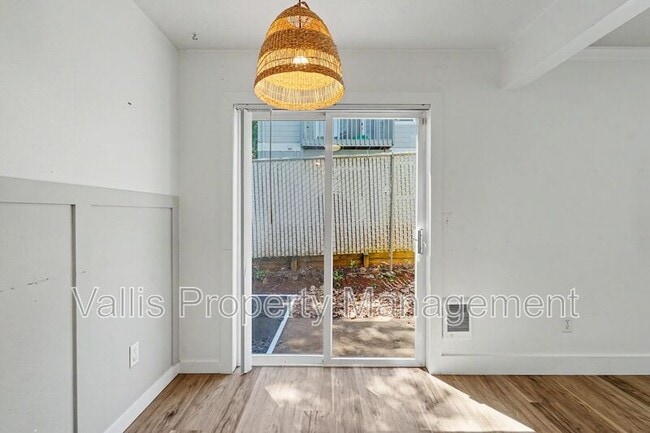 Building Photo - 5260 Springcrest Dr S