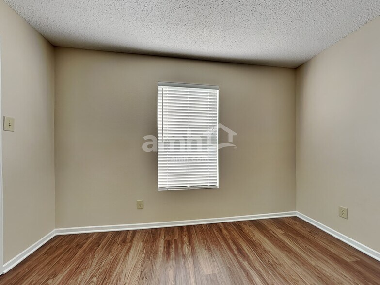 Building Photo - 12338 Teacup Way