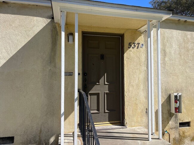 Building Photo - Wonderful 1 Bedroom 1 Bath Bungalow Unit located near downtown Oxnard