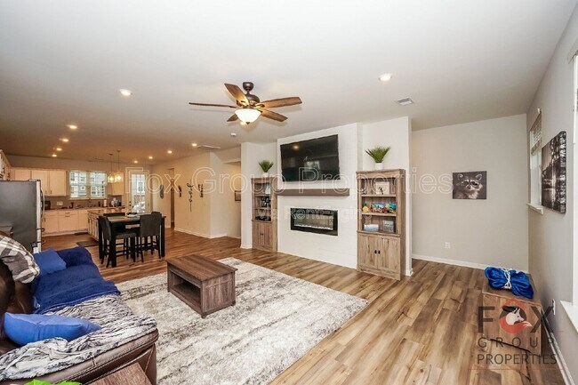 Building Photo - 7125 Brookview Ln