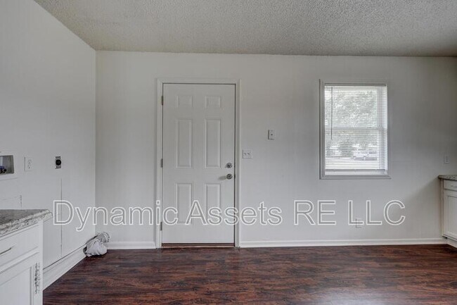 Building Photo - 2008 John F Kennedy St