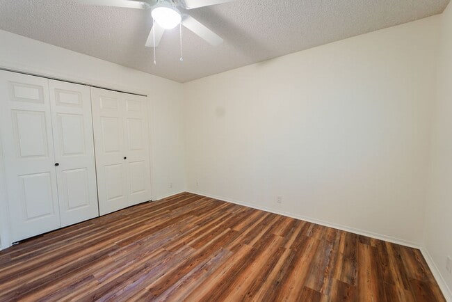 Building Photo - This newly remodeled house is the perfect cozy place to call home. It is 2 bed, 1.5 bath and pet ...