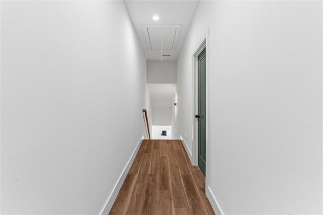 Building Photo - 598 Formwalt St SW