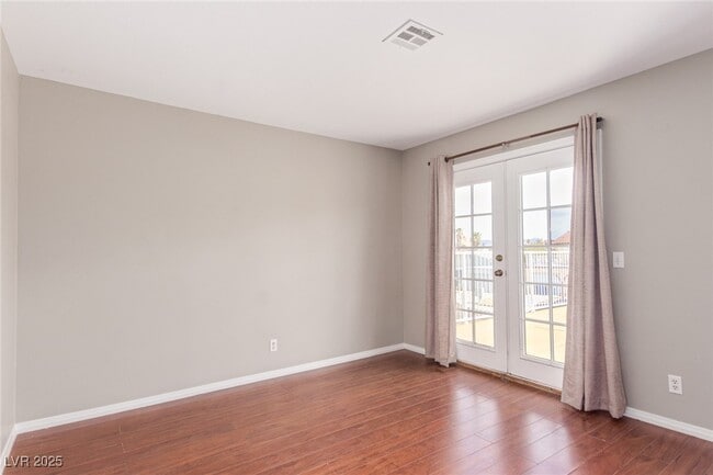 Building Photo - 557 Chelsea Dr