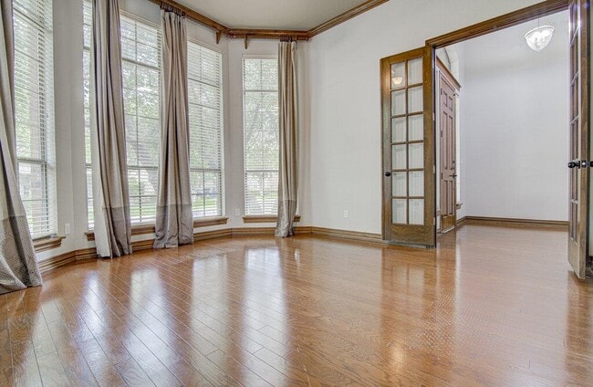 Building Photo - 1425 River Forest Dr