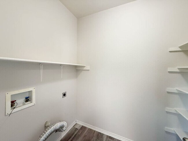 Building Photo - 1722 E Mesa Park Dr