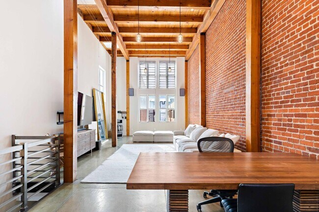 Building Photo - 657 3rd St