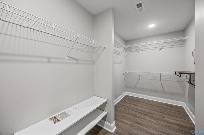 Building Photo - 17050 Stonegate Dr