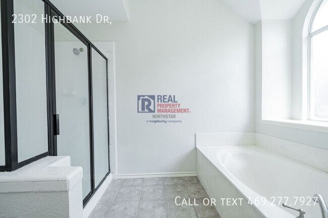 Building Photo - 2302 Highbank Dr