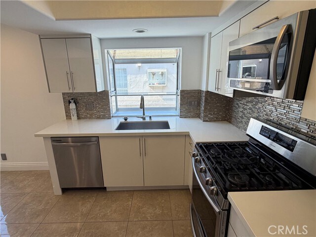 Building Photo - 5340 Las Virgenes Rd