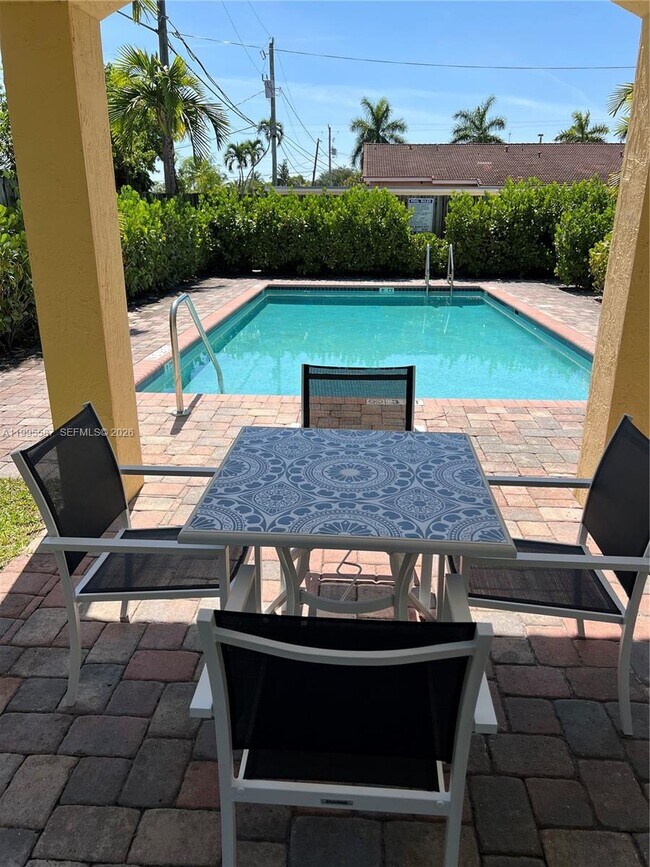 Building Photo - 324 NE 3rd St