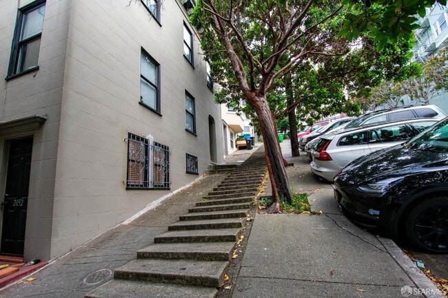 Building Photo - 2052 Jones St