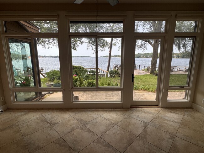 Building Photo - 806 Regatta Cir