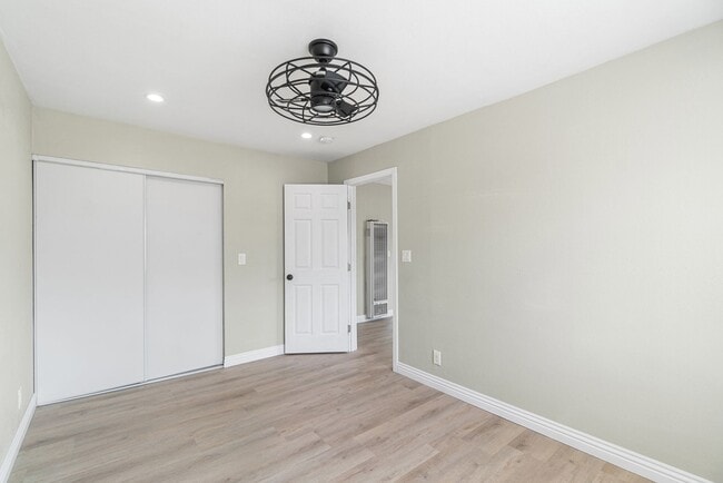 Building Photo - RECENTLY REMODELED, BRIGHT & AIRY 3BR2BA HOUSE ON SPACIOUS CORNER LOT W/ LARGE WRAP AROUND YARD &...
