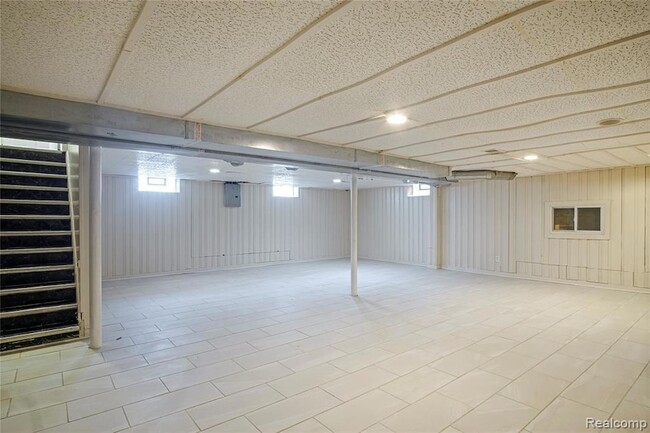 Building Photo - 22170 Harding St