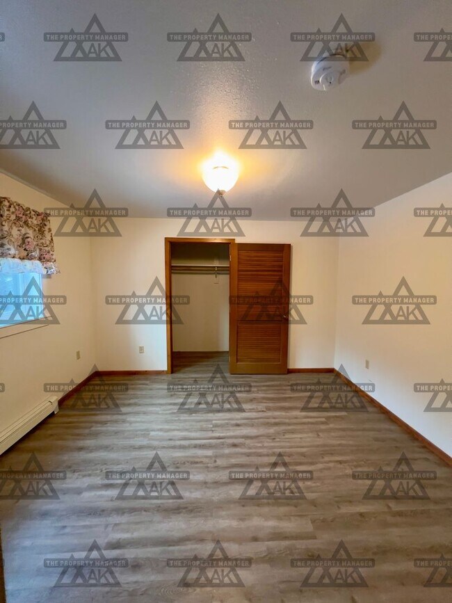 Building Photo - Spacious 3BR, 2.5BA Home off Chena Hot Springs Rd Dog Friendly