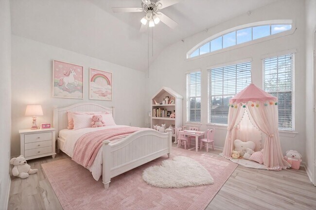 Building Photo - 14914 W Bend Dr