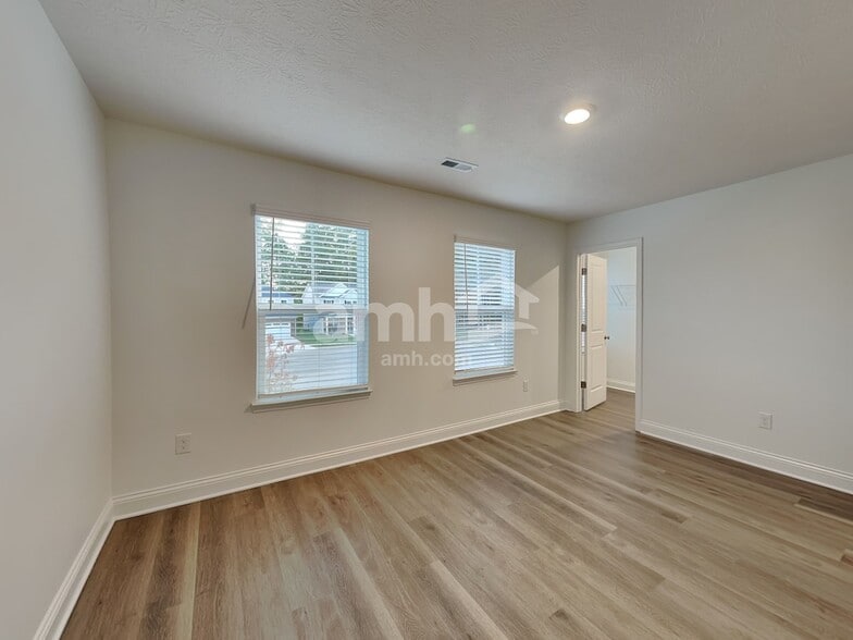 Building Photo - 212 Rustic Barn Ct