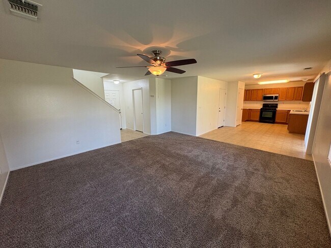 Building Photo - Beautiful home Ready to move in.