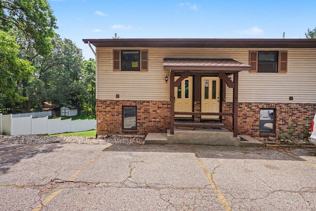 Building Photo - 132 Scotts Dr