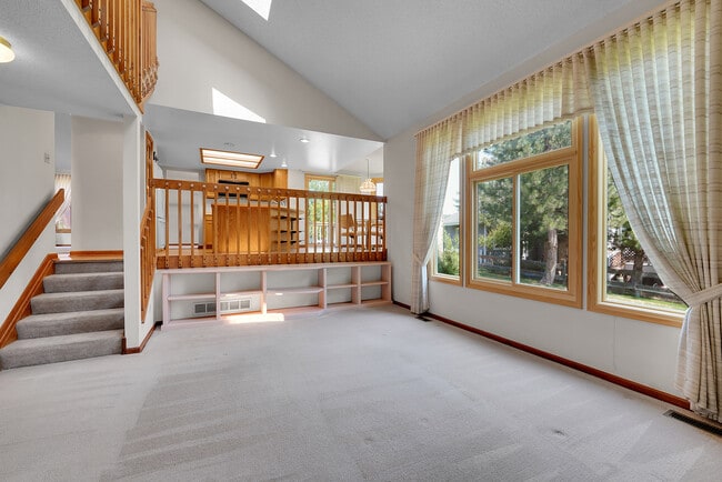 Building Photo - 7 Boxwood