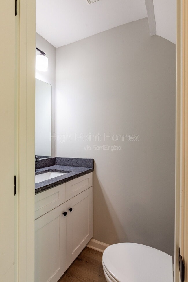 Building Photo - 400 Gallery Ln