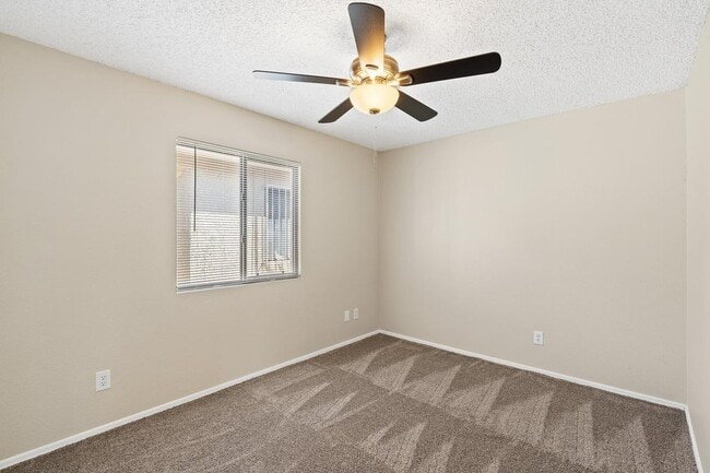 Building Photo - 6098 S Place Du Lis