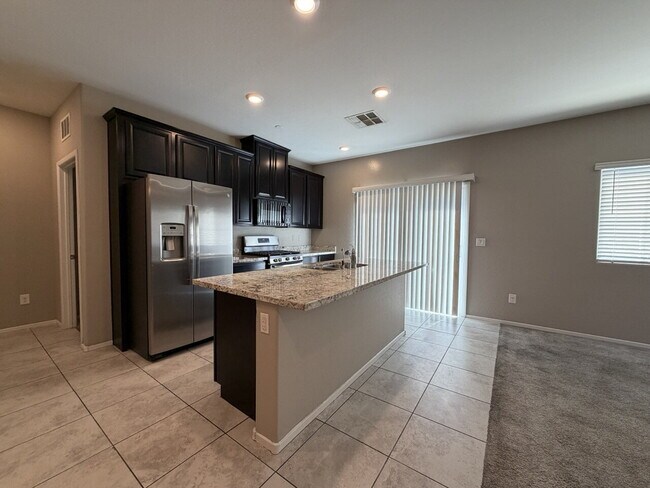Building Photo - GATED 3 BED 3 BATH 2 CAR GARAGE TOWNHOUSE W/ BED AND BATH DOWNSTAIRS + LOFT & YARD. COMMUNITY FEA...