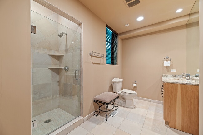 Building Photo - 493 Hazel Ave