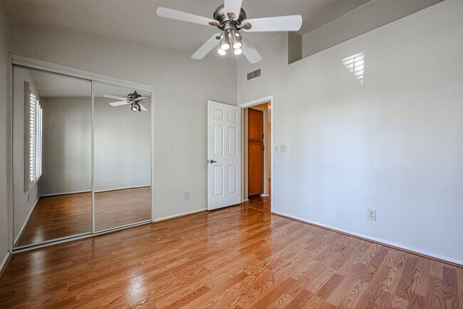 Building Photo - Welcome to this stunning 4 bedroom, 2 bath...