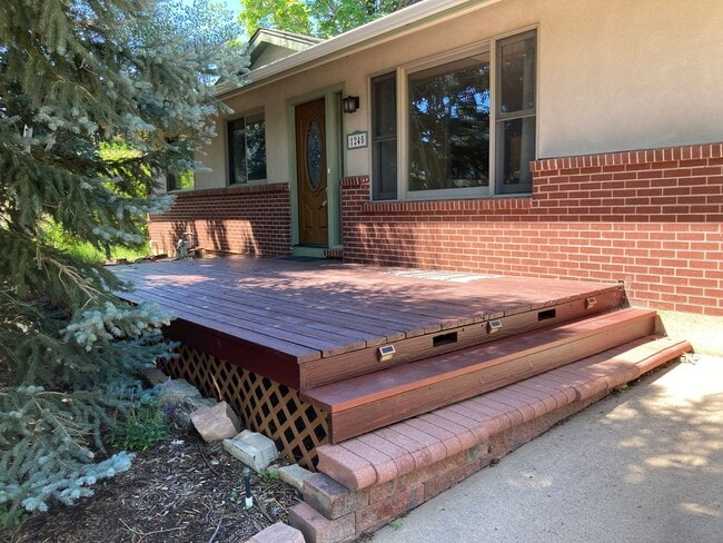 Building Photo - 4 BR, 3 FULL BATHS, Great TABLE MESA Neigh...