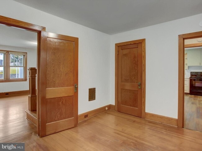 Building Photo - 557 N Franklin St