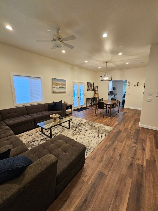 Building Photo - Furnished  3 bedroom in Mount Vernon for S...