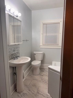 Main floor bathroom - 694 Mc Alister Ave