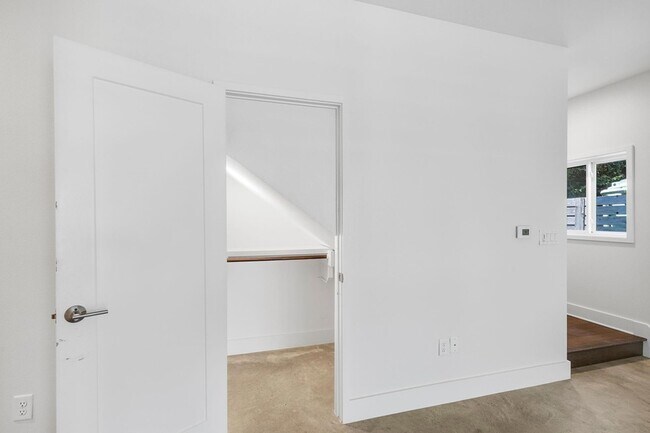Building Photo - 2101 Montopolis Dr