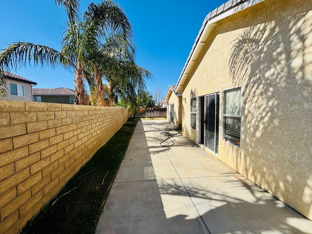 Building Photo - 42309 Portland Ln