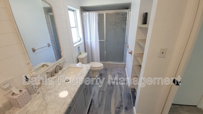 Building Photo - 215 Meadowcross Dr