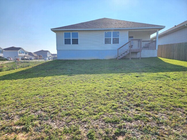 Building Photo - ALMOST NEW!! Exquisite 4 Bedroom, 2 Bath R...