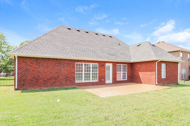 Building Photo - 705 Riata Ct