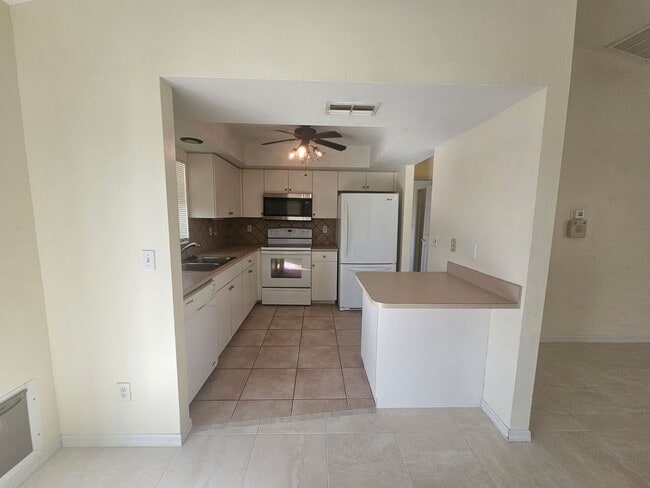 Building Photo - 3/2/2 Annual Rental Available!!