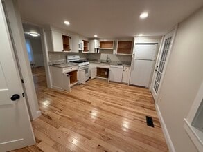 Building Photo - 2 Evans Pl