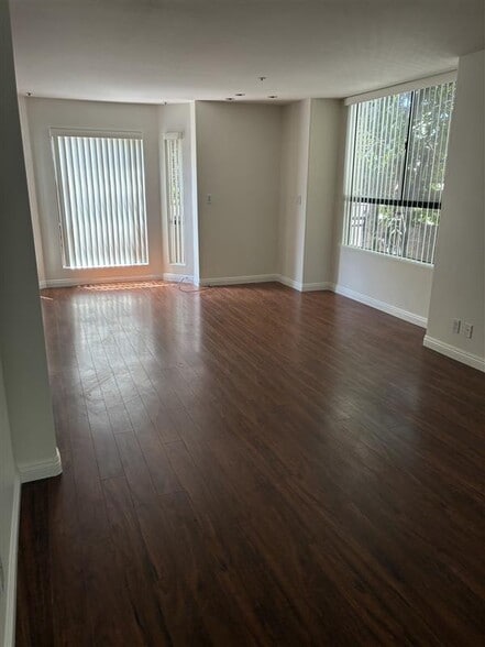 Building Photo - 1161 Spazier Ave