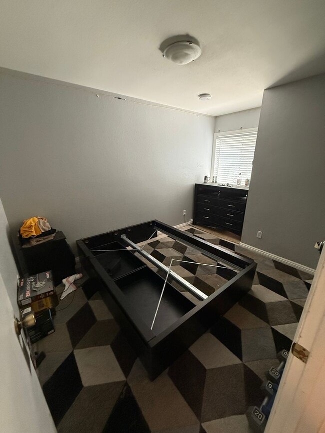 Building Photo - New Photos! Lovely One Level home in Valen...