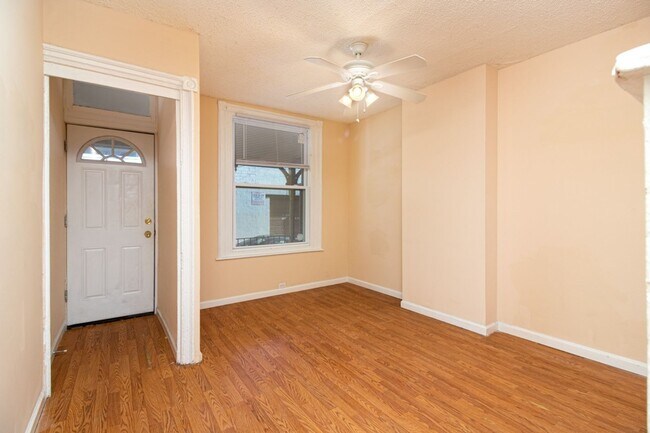 Building Photo - ???Walk to PENN & DREXEL | YARD!! | Front ...