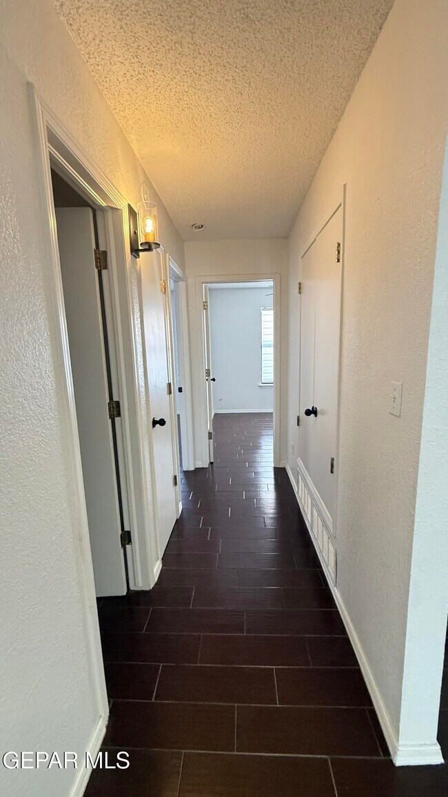 Building Photo - 11621 Marsh Mccall Way